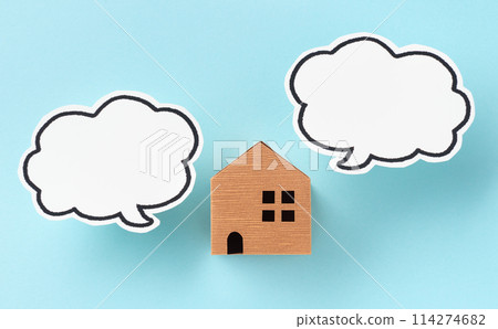 House and speech bubble Requests Appeals Reviews Customers' opinions House and speech bubble Requests Appeals Reviews Customers' opinions 114274682