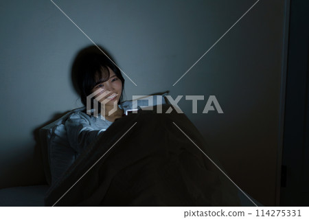Young woman spending her time in bed 114275331