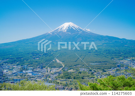 Beautiful Mt. Fuji seen from the observation deck Beautiful Mt. Fuji seen from the observation deck 114275603