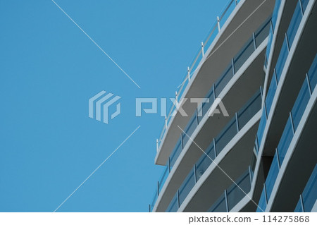 modern business office building against blue sky 114275868