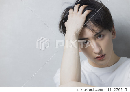 Man in white t-shirt 114276545