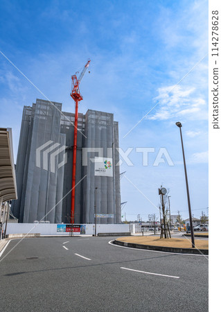 正在興建的公寓和JR袋井站南口週邊的街道(靜岡縣) 正在興建的公寓和JR袋井站南口週邊的街道(靜岡縣) 114278628