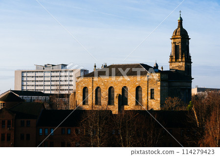 Cityscape of Glasgow a misty winter morning 114279423