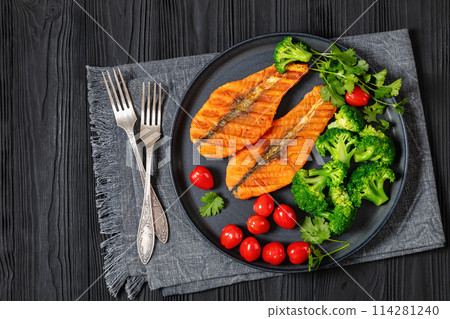 grilled salmon steaks with broccoli and tomatoes 114281240
