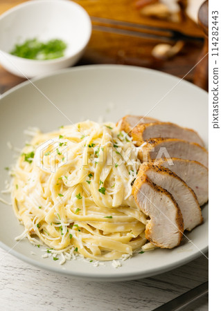 chicken alfredo pasta fettucini with pasery chicken alfredo pasta fettucini with pasery 114282443
