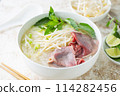 pho bo, vietnamese raw beef and rice noodle shoup 114282456