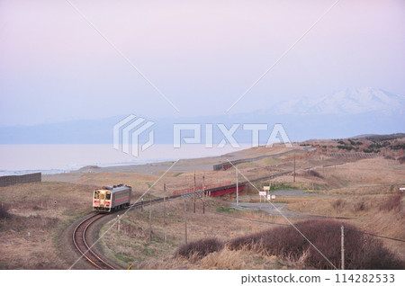 Senmo Main Line, Tobetsu-Hamakoshimizu, JR Hokkaido, Kiha 54-524 (Kushiro) Senmo Main Line, Tobetsu-Hamakoshimizu, JR Hokkaido, Kiha 54-524 (Kushiro) 114282533