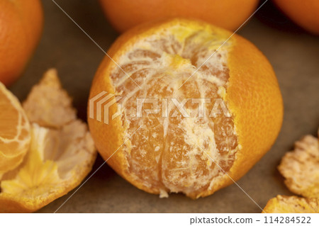 cleaning and preparing ripe tangerines for cooking 114284522