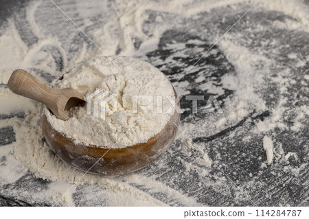 crumbly wheat flour for baking bread 114284787