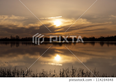 The sky and the lake are red-tinged during sunset 114284848