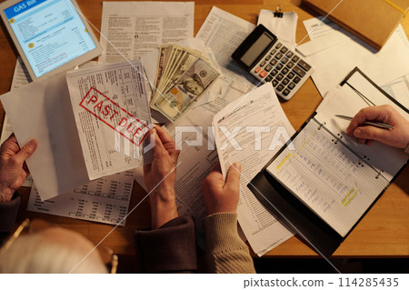 Hands of seniors working with documents Hands of seniors working with documents 114285435
