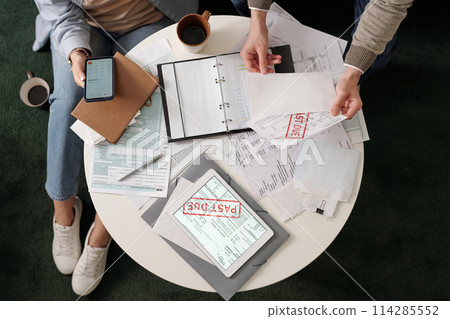 Couple checking sums in financial bills Couple checking sums in financial bills 114285552