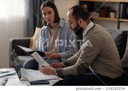 Checking payment documents and data 114285554