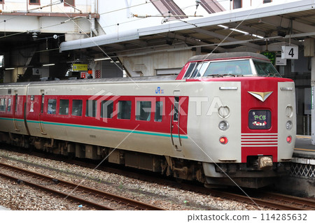 倉敷站停靠的特急八雲號：381系（岡山⇔出雲市） 114285632