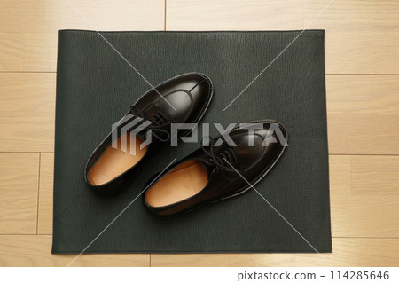 Brand new black leather U-tip derby shoes Brand new black leather U-tip derby shoes 114285646