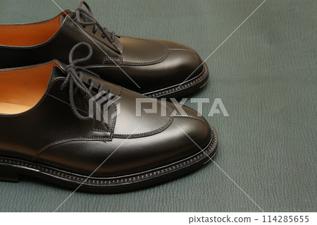 Brand new black leather U-tip derby shoes Brand new black leather U-tip derby shoes 114285655