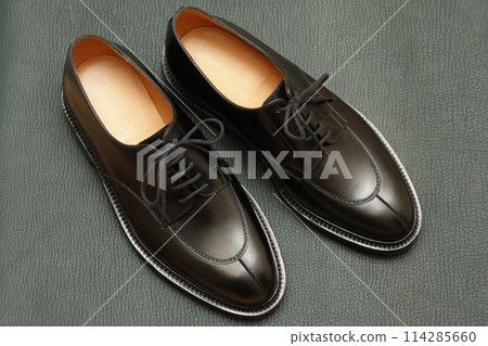 Brand new black leather U-tip derby shoes 114285660