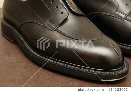 Brand new black leather U-tip derby shoes Brand new black leather U-tip derby shoes 114285662
