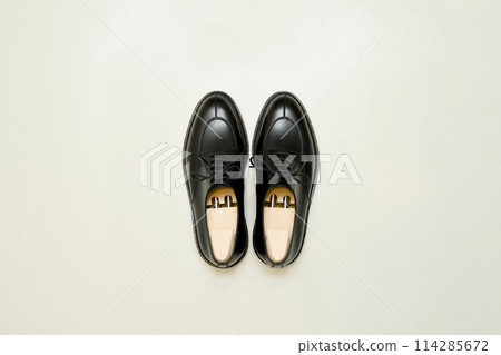 Brand new black leather U-tip derby shoes Brand new black leather U-tip derby shoes 114285672