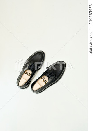 Brand new black leather U-tip derby shoes 114285678
