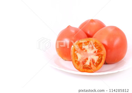 Medium sized tomato cut cross section light background Medium sized tomato cut cross section light background 114285812