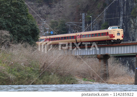 白備線特快八雲：381系列車（JNR彩色復興編隊） 114285922