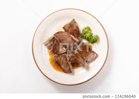 Japanese Black Beef Bite-sized Steak 114286040
