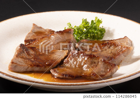 Japanese Black Beef Bite-sized Steak Japanese Black Beef Bite-sized Steak 114286045