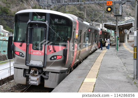 [JR-V]伯備線227系列列車（岡山⇔新見） 114286856