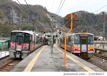 [JR-V]伯備線227系列列車（岡山⇔新見） 114286857