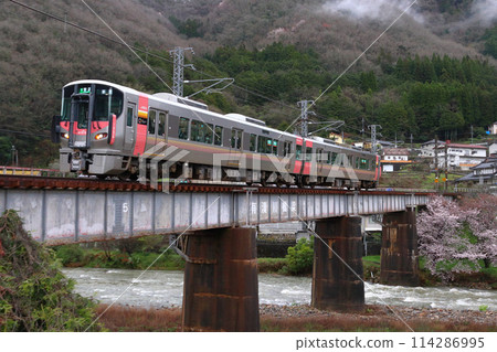 春季白備線227系列車(岡山⇔新見) 春季白備線227系列車(岡山⇔新見) 114286995