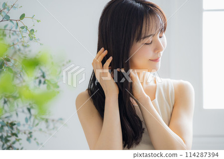 Hair care image for young women 114287394