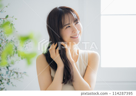Hair care image for young women 114287395