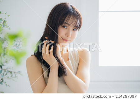 Hair care image for young women 114287397