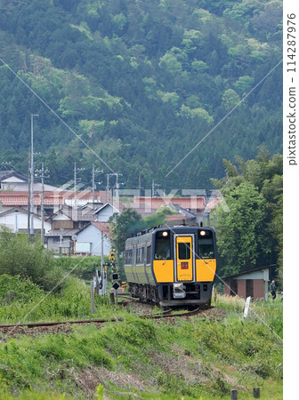 Limited Express Super Oki running on the Yamaguchi Line 114287976