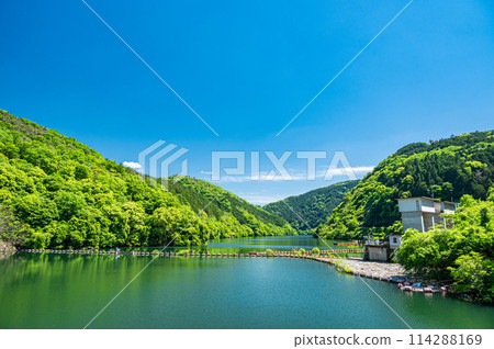 Amagase Dam with fresh greenery, Lake Houou, Uji City, Kyoto Prefecture Amagase Dam with fresh greenery, Lake Houou, Uji City, Kyoto Prefecture 114288169