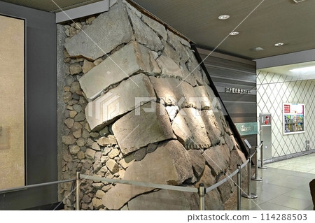 市谷車站內的江戶城石牆遺址/江戶歷史散步角[東京市谷站內] 114288503