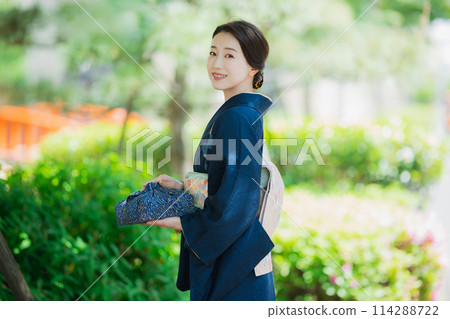 穿著和服來訪的女人 114288722
