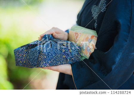 穿著和服來訪的女人 114288724