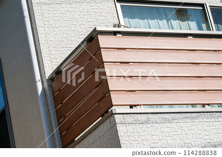 Horizontal lattice louvers on the balcony Horizontal lattice louvers on the balcony 114288838