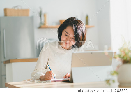 女生 女孩 女性 114288851