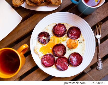 Fried smoked sausages slices Fried smoked sausages slices 114290445