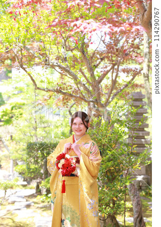 Adult woman wearing a yellow patterned furisode, adult furisode kimono location photo shoot, coming-of-age ceremony Adult woman wearing a yellow patterned furisode, adult furisode kimono location photo shoot, coming-of-age ceremony 114290767