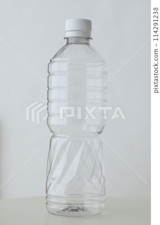 Transparent plastic bottles that are easy to trim Transparent plastic bottles that are easy to trim 114291238