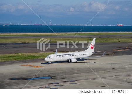 View from the Sky Deck at Chubu Centrair International Airport: Domestic passenger planes heading for the runway 114292951