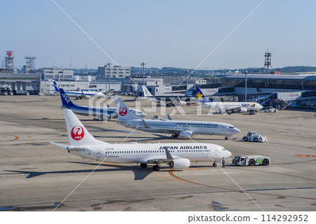 View from the Sky Deck at Chubu Centrair International Airport - Domestic passenger planes entering and leaving the apron View from the Sky Deck at Chubu Centrair International Airport - Domestic passenger planes entering and leaving the apron 114292952