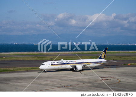View from the Sky Deck at Chubu Centrair International Airport - arriving international passenger planes 114292970