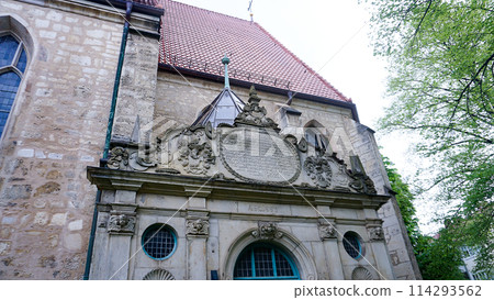 Beautiful old building in Germany - facade at historical center of Hannove 114293562