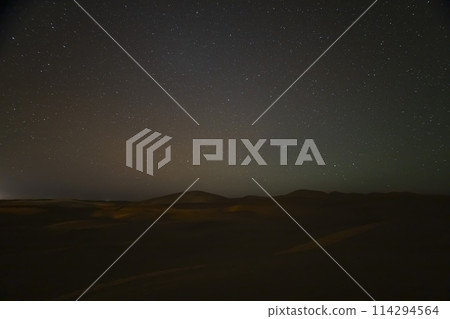 摩洛哥南部穆罕默德·埃爾·吉茲蘭撒哈拉沙漠的星空 摩洛哥南部穆罕默德·埃爾·吉茲蘭撒哈拉沙漠的星空 114294564