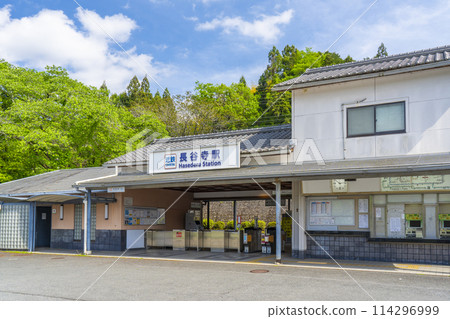 Kintetsu Hasedera Station: Fresh green season Kintetsu Hasedera Station: Fresh green season 114296999